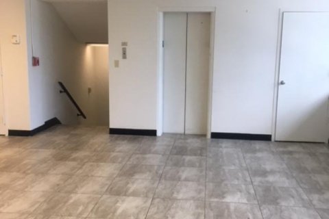 Commercial property in Dania Beach, Florida № 2173157 - photo 11