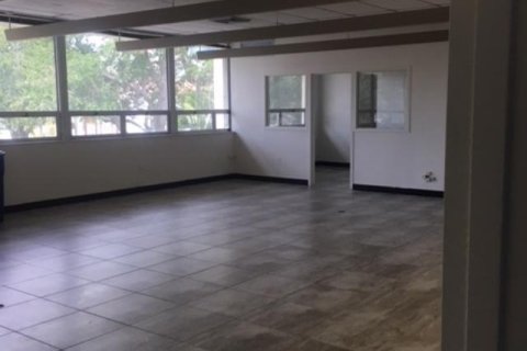 Commercial property in Dania Beach, Florida № 2173157 - photo 8