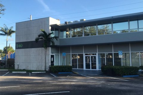 Commercial property in Dania Beach, Florida № 2173157 - photo 2