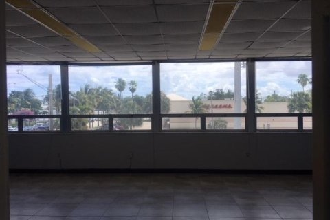 Commercial property in Dania Beach, Florida № 2173157 - photo 9