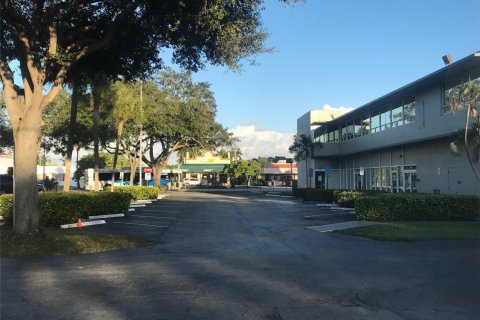 Commercial property in Dania Beach, Florida № 2173157 - photo 18