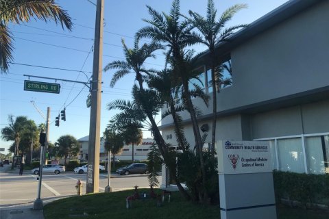 Commercial property in Dania Beach, Florida № 2173157 - photo 4