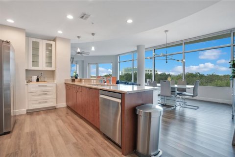 Condo in Orlando, Florida, 3 bedrooms № 2211594 - photo 9