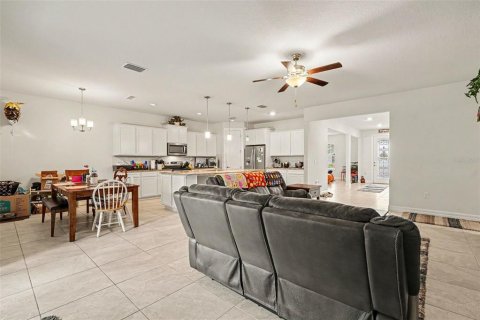 Villa ou maison à vendre à Spring Hill, Floride: 4 chambres, 231.61 m2 № 2105582 - photo 9