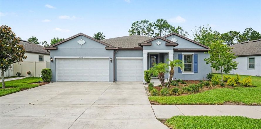 Villa ou maison à Spring Hill, Floride 4 chambres, 231.61 m2 № 2105582