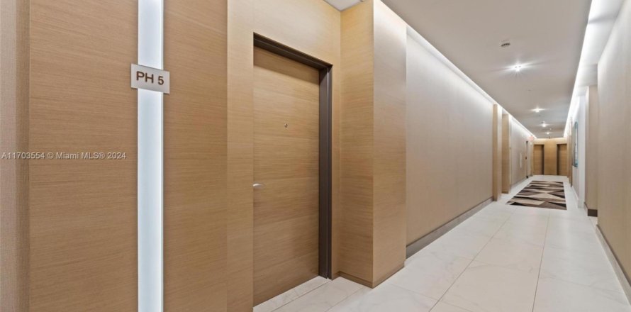 Condo à North Miami Beach, Floride, 3 chambres  № 1763601