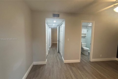 Copropriété à louer à Coral Springs, Floride: 2 chambres, 92.44 m2 № 1967536 - photo 11