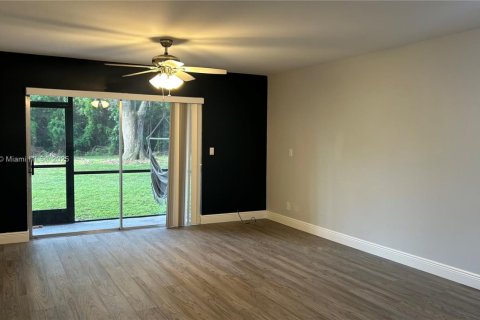 Copropriété à louer à Coral Springs, Floride: 2 chambres, 92.44 m2 № 1967536 - photo 2
