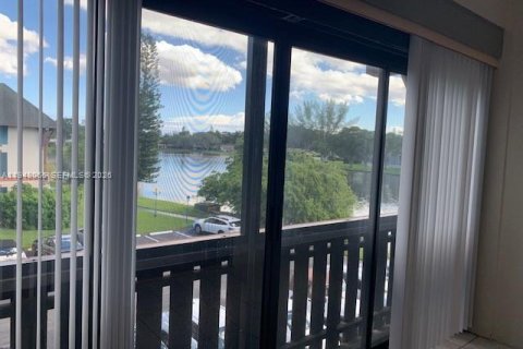 Copropriété à vendre à Lauderhill, Floride: 1 chambre, 74.32 m2 № 2004168 - photo 2