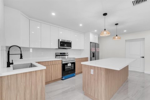 Villa ou maison à vendre à Miami Gardens, Floride: 5 chambres, 169.83 m2 № 1999856 - photo 7