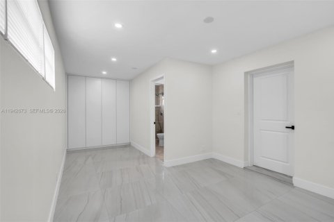 Villa ou maison à vendre à Miami Gardens, Floride: 5 chambres, 169.83 m2 № 1999856 - photo 19