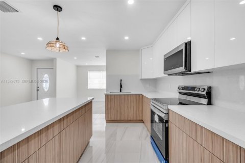 Villa ou maison à vendre à Miami Gardens, Floride: 5 chambres, 169.83 m2 № 1999856 - photo 8