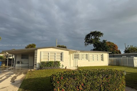 Casa en Miami Gardens, Florida 5 dormitorios, 169.83 m2 № 1999856