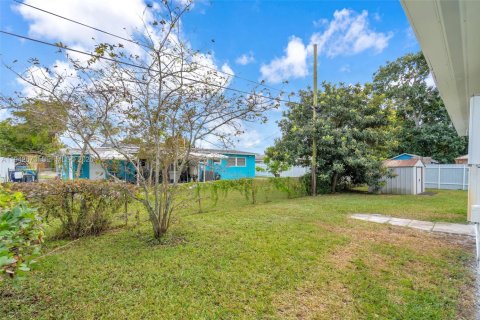 Villa ou maison à vendre à Miami Gardens, Floride: 5 chambres, 169.83 m2 № 1999856 - photo 5