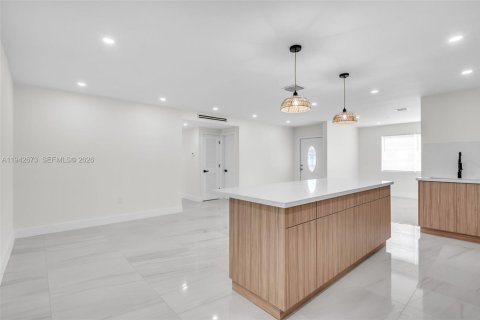 Villa ou maison à vendre à Miami Gardens, Floride: 5 chambres, 169.83 m2 № 1999856 - photo 13