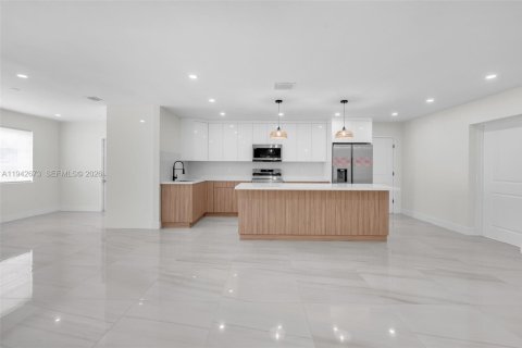 Villa ou maison à vendre à Miami Gardens, Floride: 5 chambres, 169.83 m2 № 1999856 - photo 10