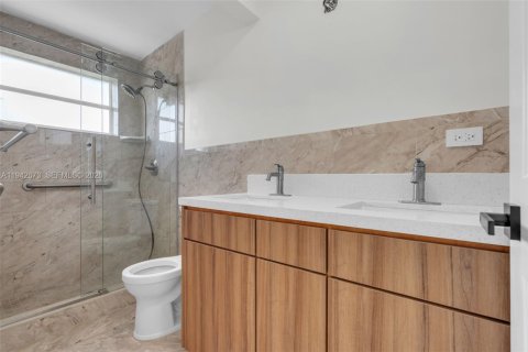 Villa ou maison à vendre à Miami Gardens, Floride: 5 chambres, 169.83 m2 № 1999856 - photo 16