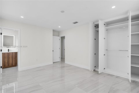 Villa ou maison à vendre à Miami Gardens, Floride: 5 chambres, 169.83 m2 № 1999856 - photo 21