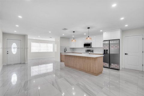 Villa ou maison à vendre à Miami Gardens, Floride: 5 chambres, 169.83 m2 № 1999856 - photo 9