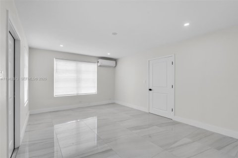 Villa ou maison à vendre à Miami Gardens, Floride: 5 chambres, 169.83 m2 № 1999856 - photo 28