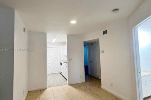Condo in Sunrise, Florida, 2 bedrooms  № 2060674 - photo 6