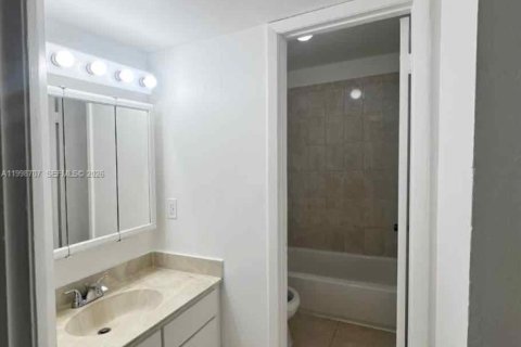 Condo in Sunrise, Florida, 2 bedrooms  № 2060674 - photo 8