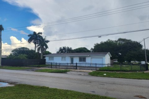 Villa ou maison à Homestead, Floride 4 chambres № 2350722