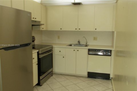Купить кондоминиум в Пемброк-Пайнс, Флорида 2 спальни, 88.54м2, № 2154922 - фото 9