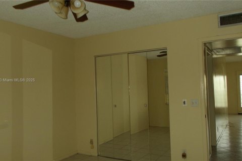 Condominio en venta en Pembroke Pines, Florida, 2 dormitorios, 88.54 m2 № 2154922 - foto 16