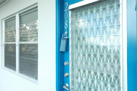 Купить кондоминиум в Пемброк-Пайнс, Флорида 2 спальни, 88.54м2, № 2154922 - фото 2