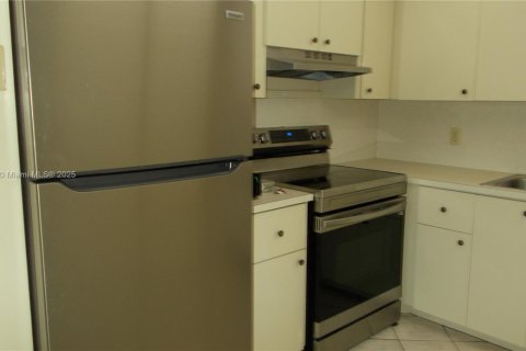 Купить кондоминиум в Пемброк-Пайнс, Флорида 2 спальни, 88.54м2, № 2154922 - фото 11