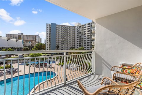 Copropriété à louer à Pompano Beach, Floride: 1 chambre, 74.32 m2 № 1860811 - photo 11