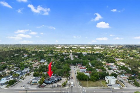 Купить коммерческую недвижимость в Майами, Флорида № 2248464 - фото 2