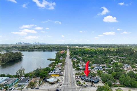 Коммерческая недвижимость в Майами, Флорида № 2248464