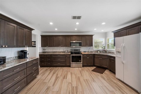 House in Lakeland, Florida 2 bedrooms, 152.08 sq.m. № 1541753 - photo 10