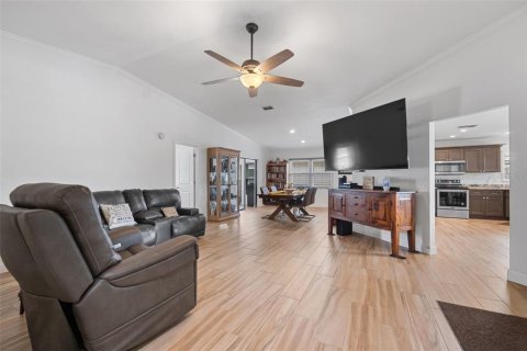 House in Lakeland, Florida 2 bedrooms, 152.08 sq.m. № 1541753 - photo 5