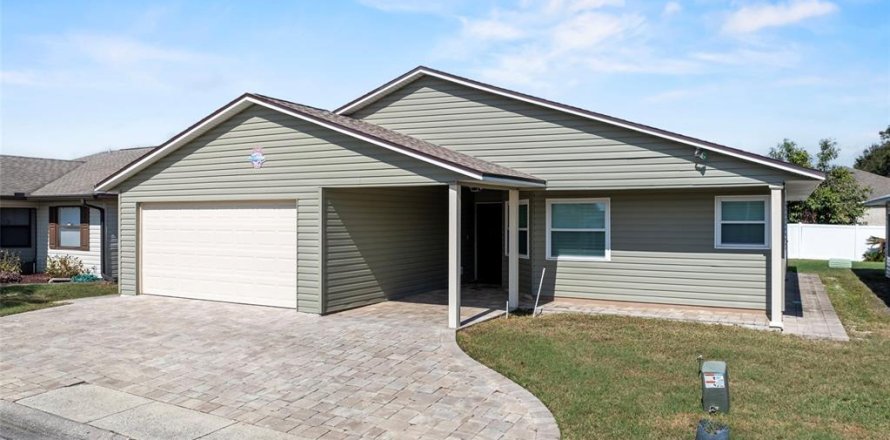 House in Lakeland, Florida 2 bedrooms, 152.08 sq.m. № 1541753