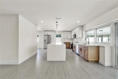 Villa ou maison à vendre à Bradenton, Floride: 4 chambres, 185.06 m2 № 2437178 - photo 12