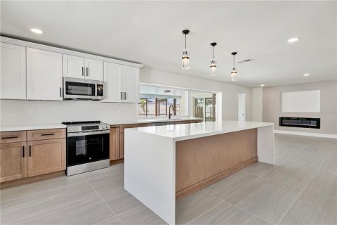 Villa ou maison à vendre à Bradenton, Floride: 4 chambres, 185.06 m2 № 2437178 - photo 14