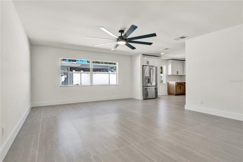 Villa ou maison à vendre à Bradenton, Floride: 4 chambres, 185.06 m2 № 2437178 - photo 6