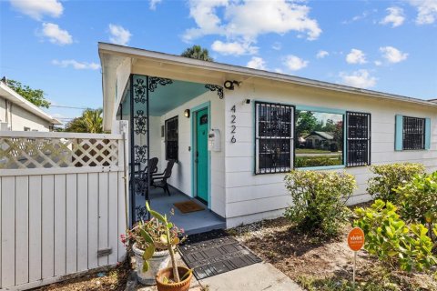 Casa en venta en Saint Petersburg, Florida, 2 dormitorios, 87.61 m2 № 1746888 - foto 2