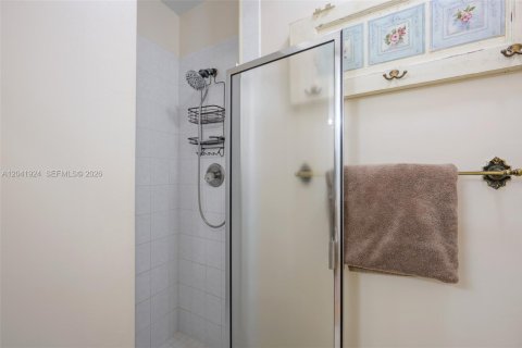 House in Hallandale Beach, Florida 3 bedrooms, 130.34 sq.m. № 2267610 - photo 18