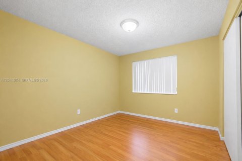 House in Hallandale Beach, Florida 3 bedrooms, 130.34 sq.m. № 2267610 - photo 20