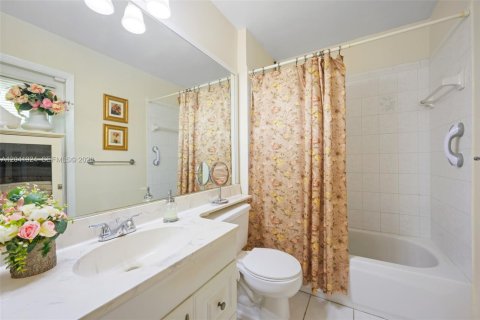 House in Hallandale Beach, Florida 3 bedrooms, 130.34 sq.m. № 2267610 - photo 13