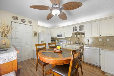 House in Hallandale Beach, Florida 3 bedrooms, 130.34 sq.m. № 2267610 - photo 6