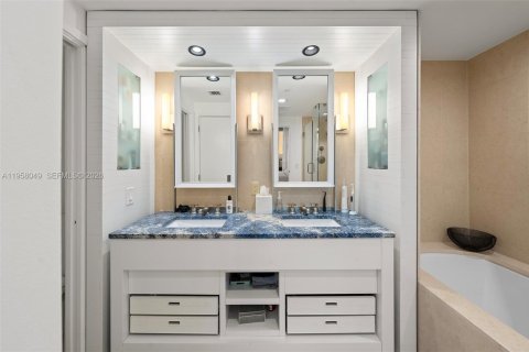Condominio en alquiler en Miami Beach, Florida, 2 dormitorios, 118.91 m2 № 2020751 - foto 23
