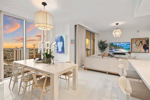 Condominio en alquiler en Miami Beach, Florida, 2 dormitorios, 118.91 m2 № 2020751 - foto 2