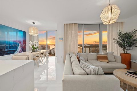 Condominio en Miami Beach, Florida, 2 dormitorios  № 2020751