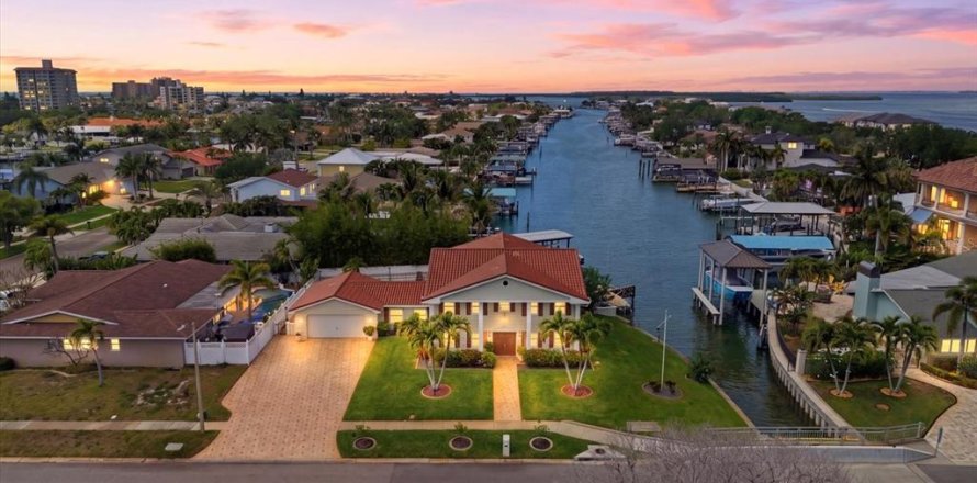 Villa ou maison à Clearwater, Floride 4 chambres, 312.71 m2 № 2135533