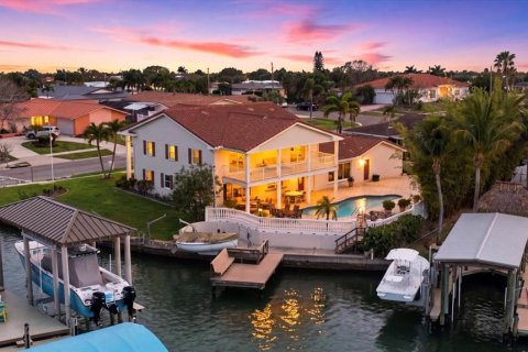 Villa ou maison à vendre à Clearwater, Floride: 4 chambres, 312.71 m2 № 2135533 - photo 3